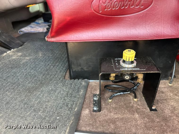 image for item FK1590 2007 Peterbilt 379 dump truck