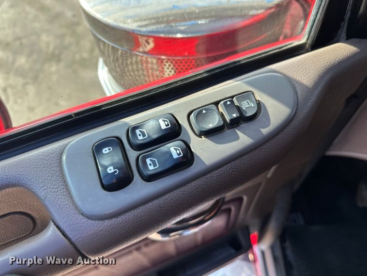 image for item FK1590 2007 Peterbilt 379 dump truck