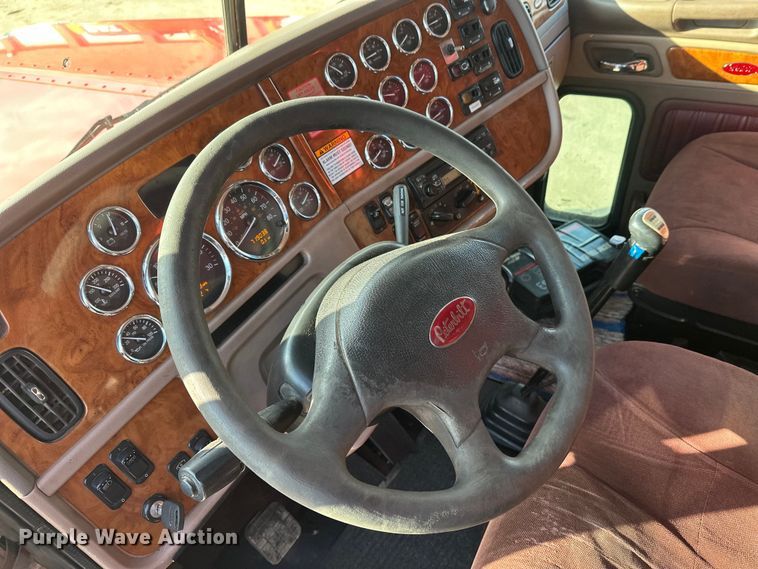 image for item FK1590 2007 Peterbilt 379 dump truck