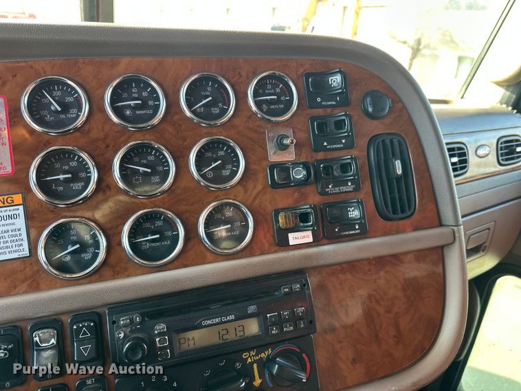 image for item FK1590 2007 Peterbilt 379 dump truck