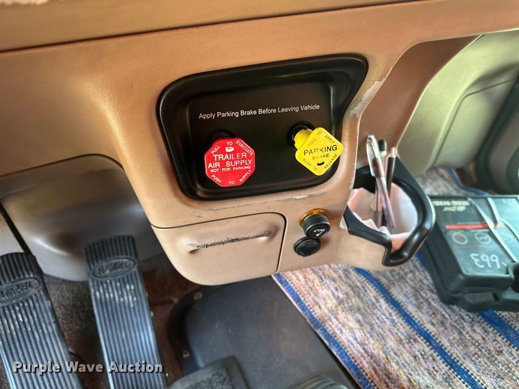 image for item FK1590 2007 Peterbilt 379 dump truck