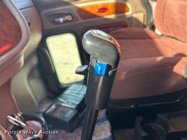 image for item FK1590 2007 Peterbilt 379 dump truck