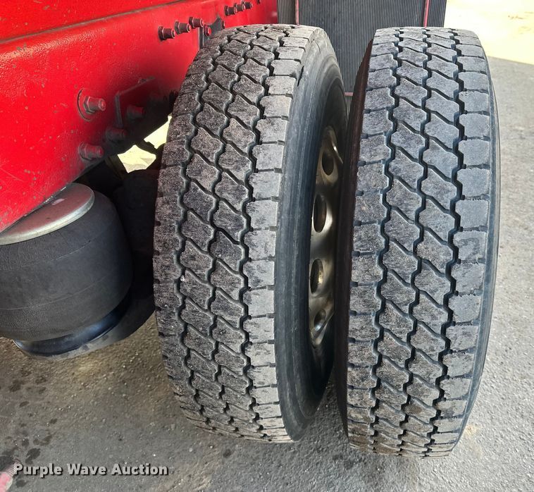 image for item FK1590 2007 Peterbilt 379 dump truck