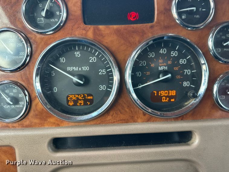 image for item FK1590 2007 Peterbilt 379 dump truck