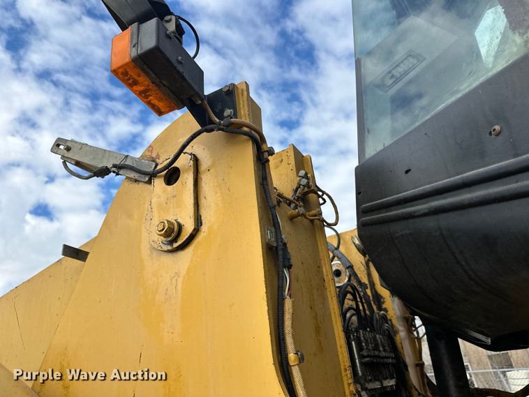 image for item FK1595 2001 Caterpillar 980G wheel loader