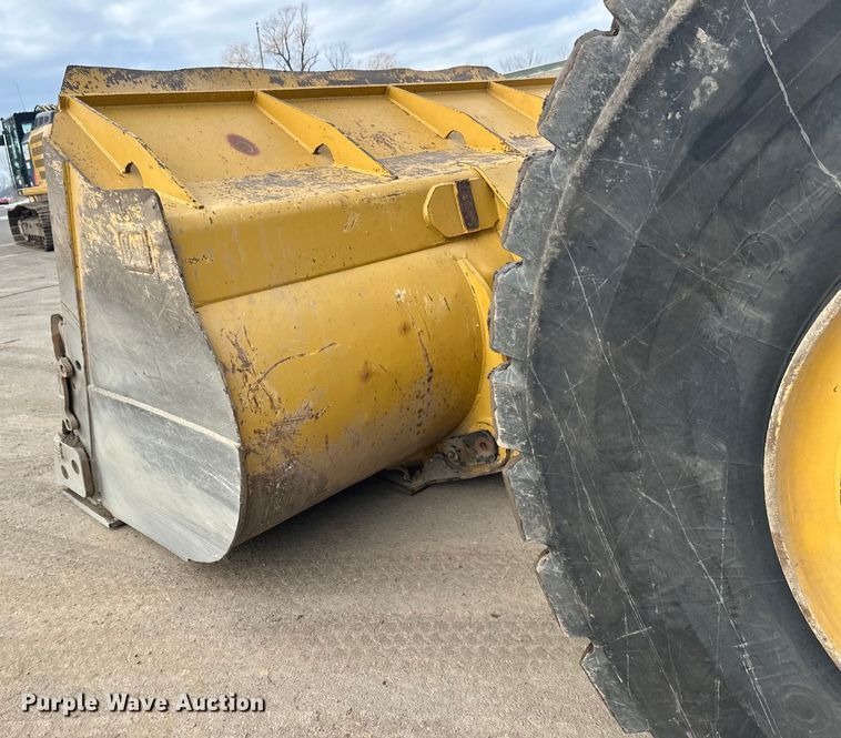 image for item FK1595 2001 Caterpillar 980G wheel loader