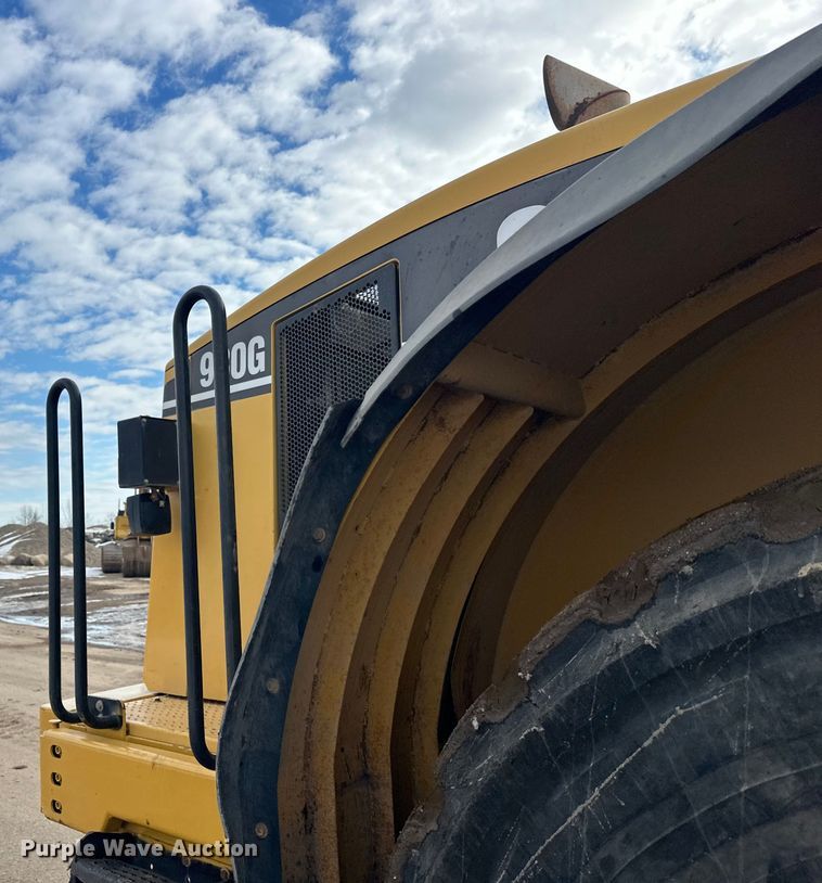 image for item FK1595 2001 Caterpillar 980G wheel loader