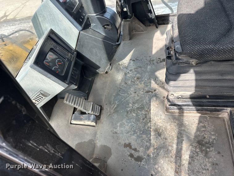 image for item FK1595 2001 Caterpillar 980G wheel loader