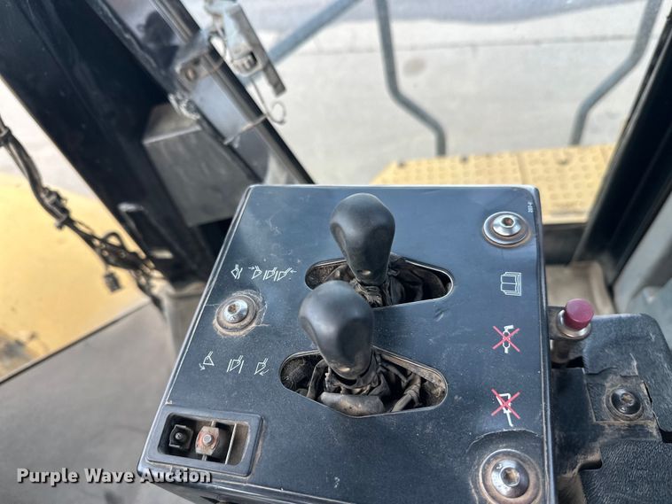 image for item FK1595 2001 Caterpillar 980G wheel loader