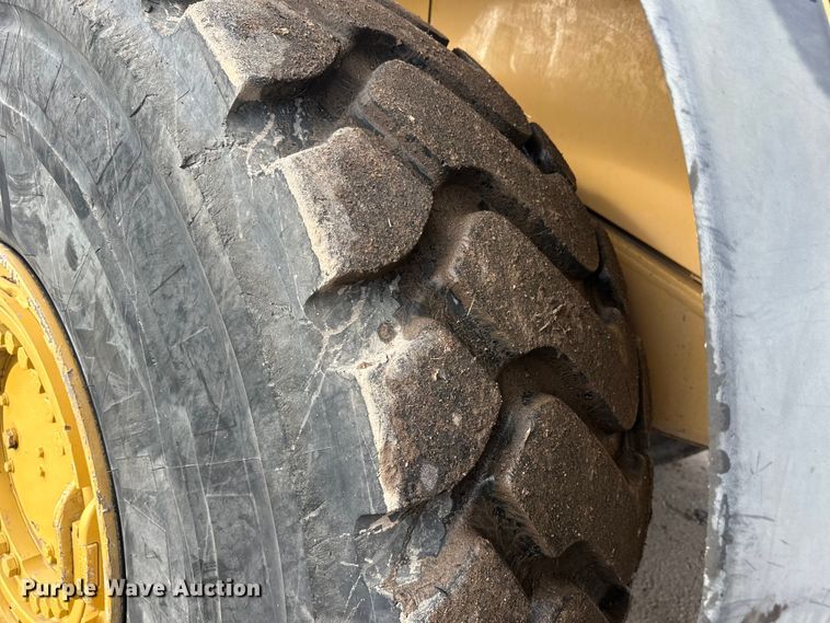 image for item FK1595 2001 Caterpillar 980G wheel loader