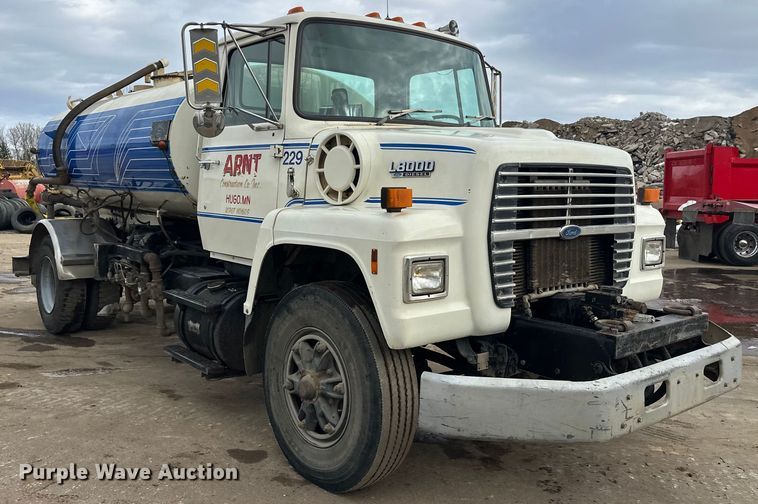 image for item FK1598 1990 Ford LN8000 water truck