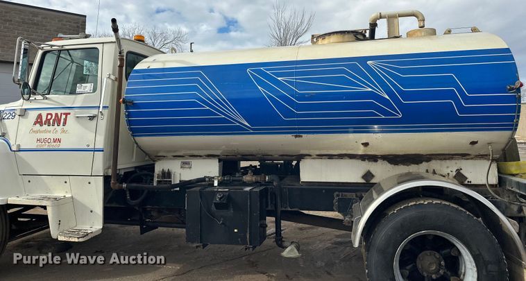 image for item FK1598 1990 Ford LN8000 water truck