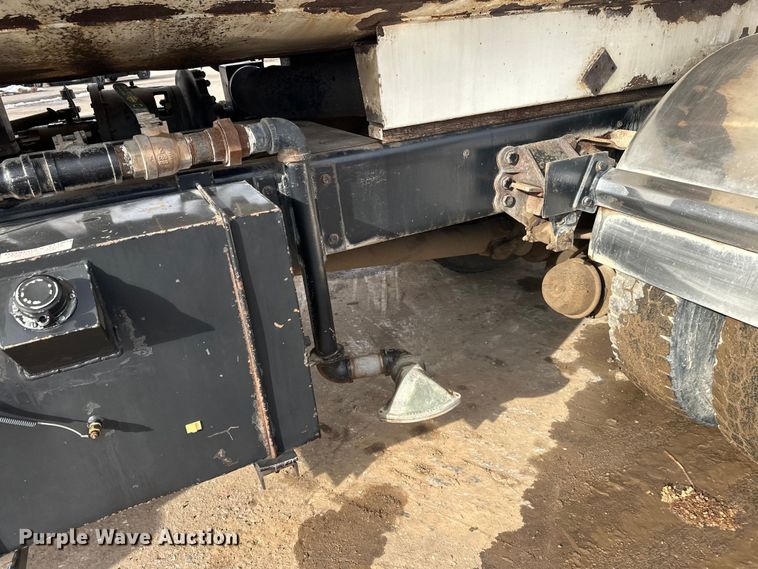 image for item FK1598 1990 Ford LN8000 water truck