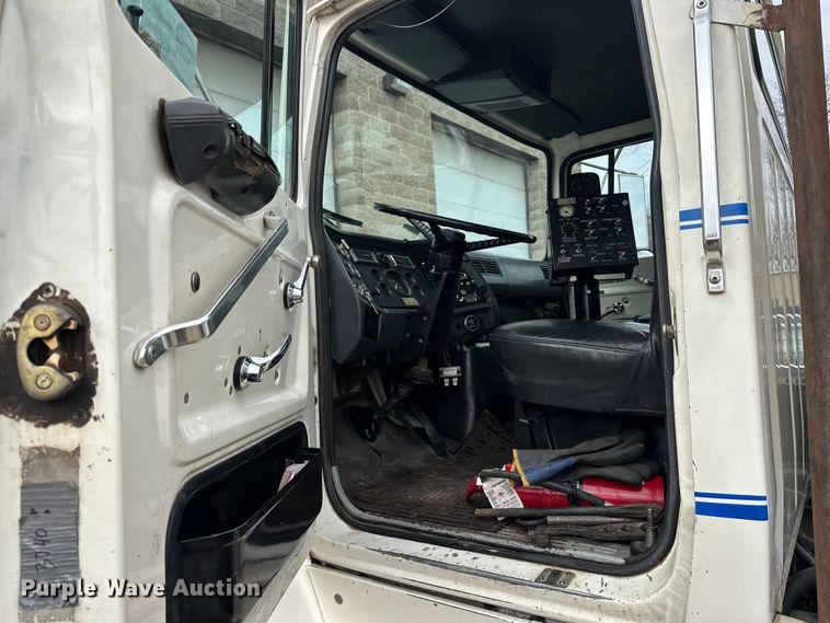 image for item FK1598 1990 Ford LN8000 water truck