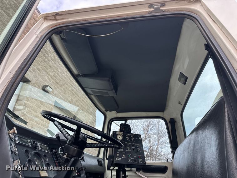 image for item FK1598 1990 Ford LN8000 water truck