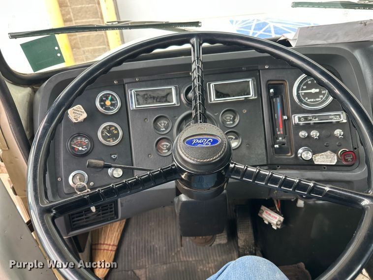 image for item FK1598 1990 Ford LN8000 water truck