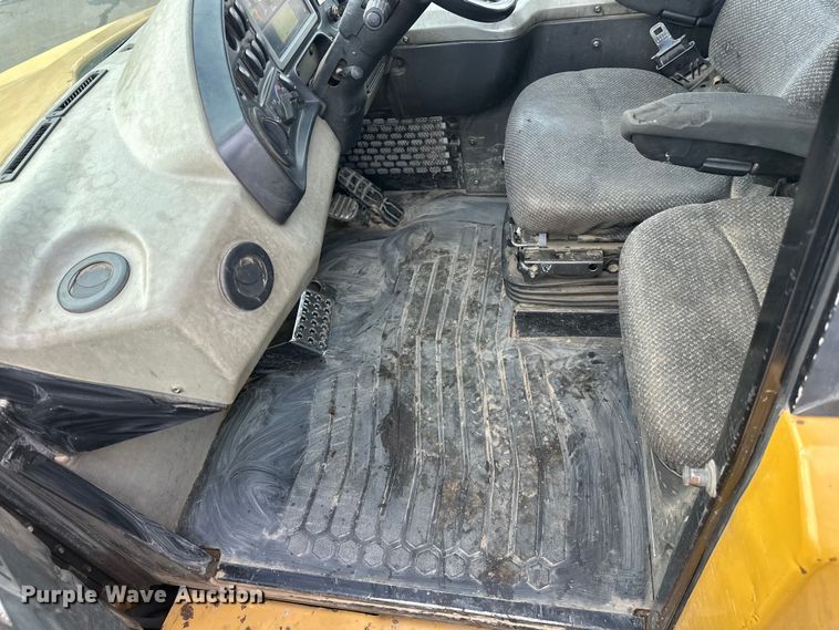 image for item FK1599 2013 caterpillar  740B articulated haul truck