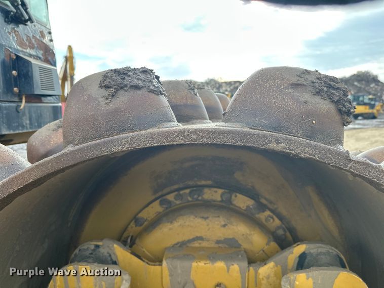 image for item FK1638 2011 Caterpillar CP56 single drum vibratory roller