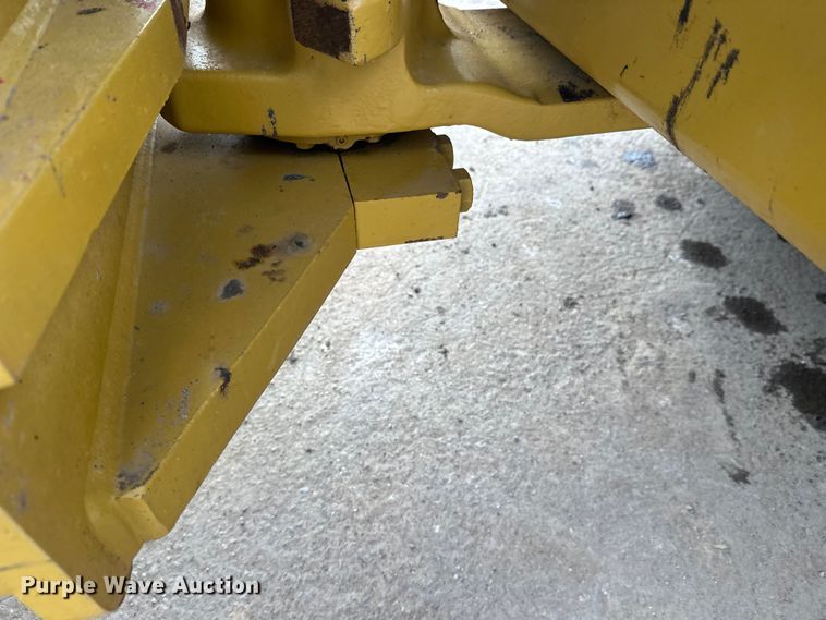 image for item FK1638 2011 Caterpillar CP56 single drum vibratory roller