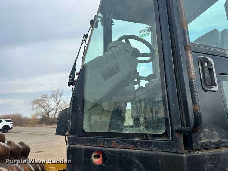 image for item FK1638 2011 Caterpillar CP56 single drum vibratory roller