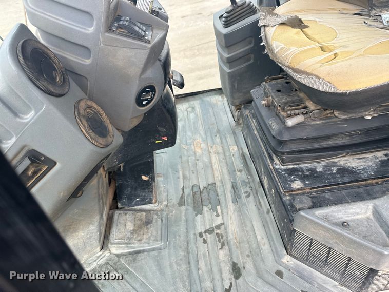 image for item FK1638 2011 Caterpillar CP56 single drum vibratory roller