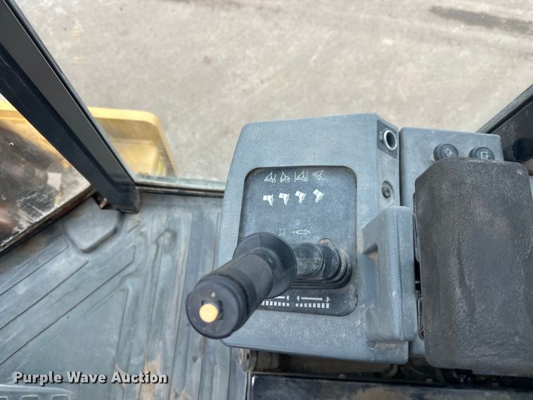 image for item FK1638 2011 Caterpillar CP56 single drum vibratory roller