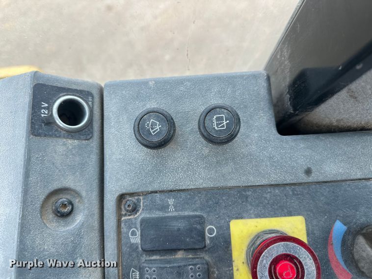 image for item FK1638 2011 Caterpillar CP56 single drum vibratory roller