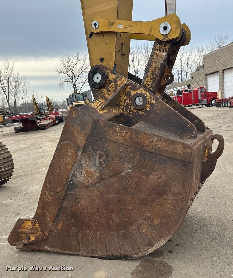 image for item FK1639 2006 Caterpillar 330D excavator