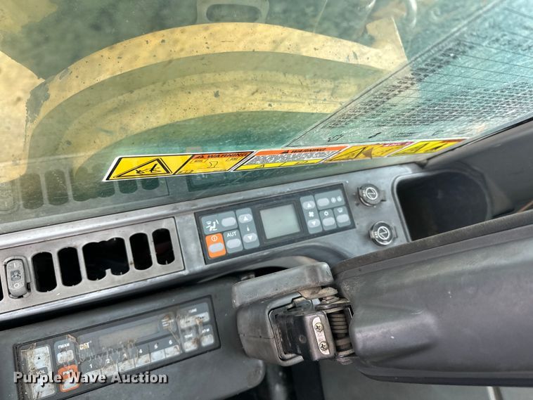 image for item FK1639 2006 Caterpillar 330D excavator