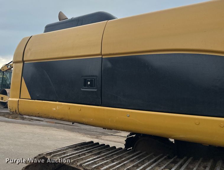 image for item FK1640 2008 Caterpillar 330D excavator