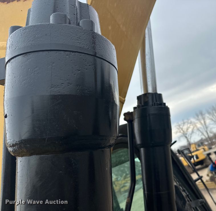 image for item FK1640 2008 Caterpillar 330D excavator