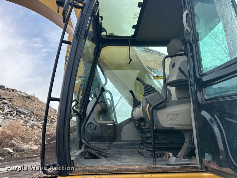 image for item FK1640 2008 Caterpillar 330D excavator