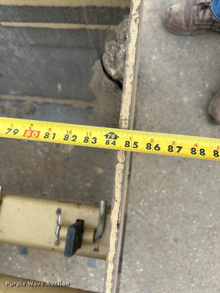 image for item FK1641 1999 New Holland 3930 tractor