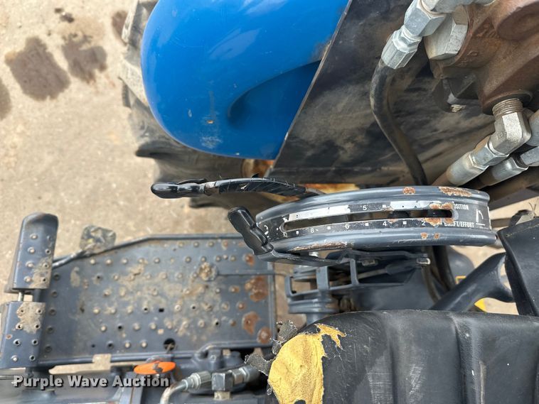 image for item FK1641 1999 New Holland 3930 tractor