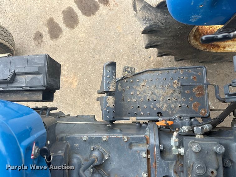 image for item FK1641 1999 New Holland 3930 tractor