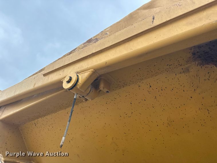 image for item FK1642 1998 Caterpillar D400 E Series II articulated haul truck