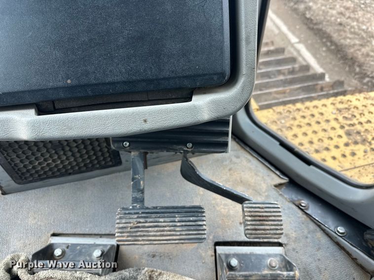 image for item FK1644 2012 Caterpillar D6T dozer