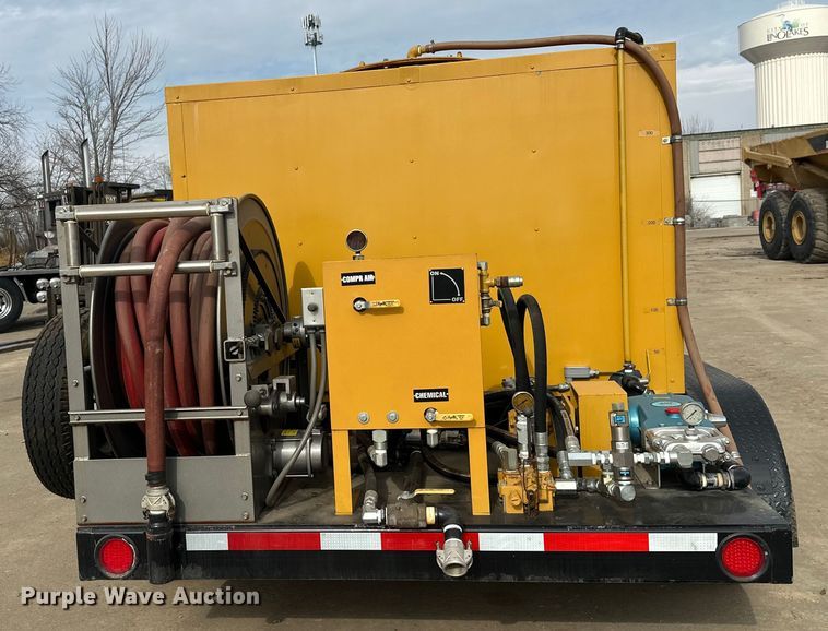 image for item FK1645 Rusmar Foam Technology spray foam trailer