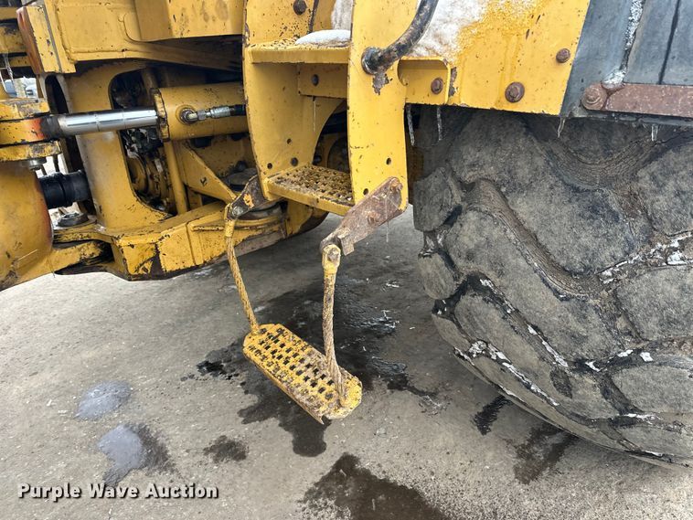 image for item FK1651 2000 Caterpillar D400E Series II articulated haul truck