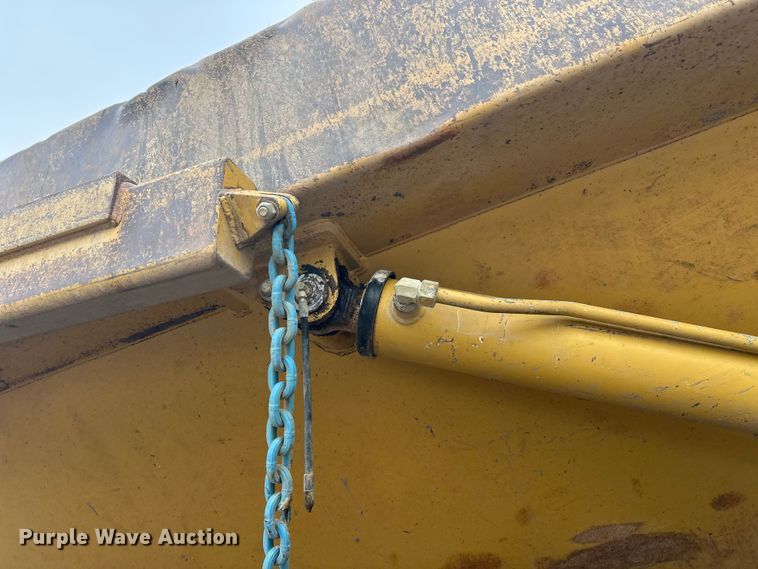 image for item FK1651 2000 Caterpillar D400E Series II articulated haul truck