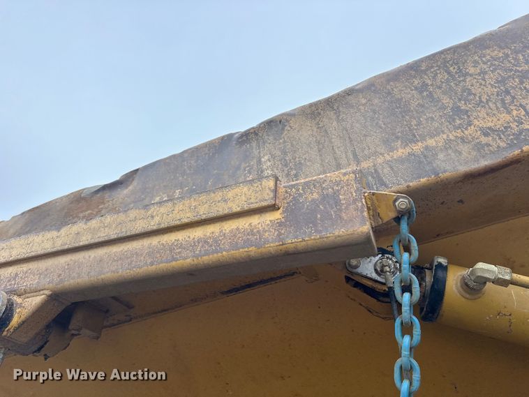 image for item FK1651 2000 Caterpillar D400E Series II articulated haul truck