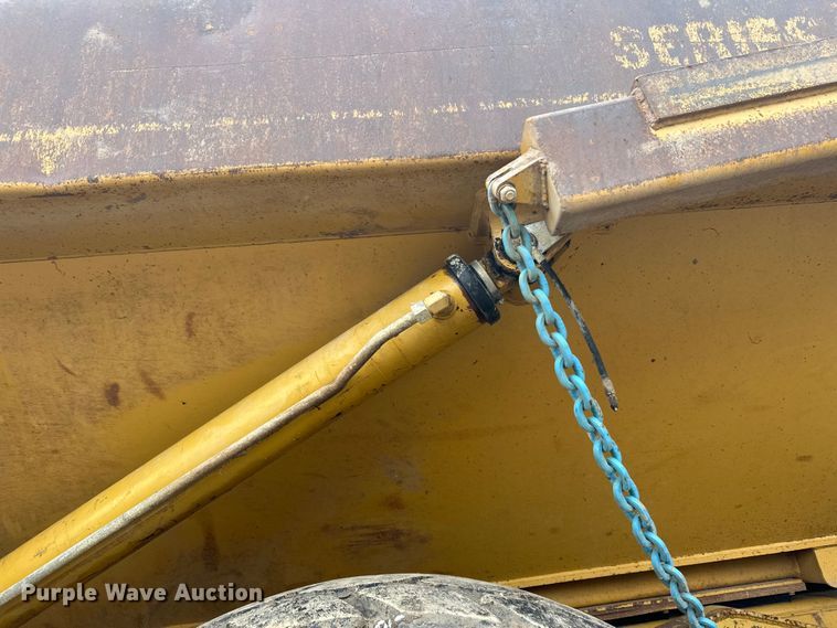 image for item FK1651 2000 Caterpillar D400E Series II articulated haul truck