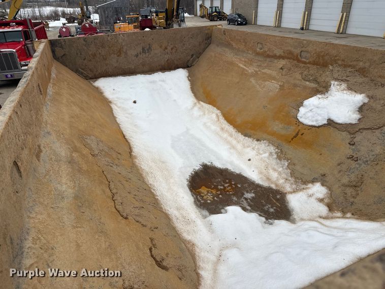 image for item FK1651 2000 Caterpillar D400E Series II articulated haul truck