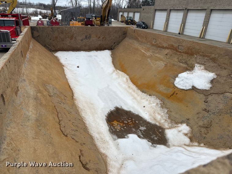 image for item FK1651 2000 Caterpillar D400E Series II articulated haul truck