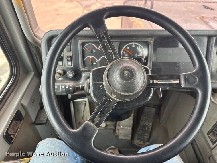 image for item FK1651 2000 Caterpillar D400E Series II articulated haul truck