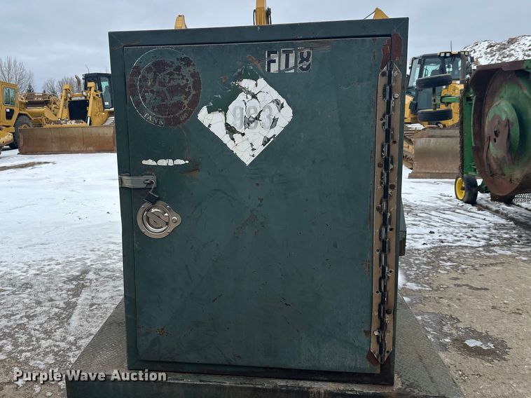 image for item FK1652 Fuel tank trailer