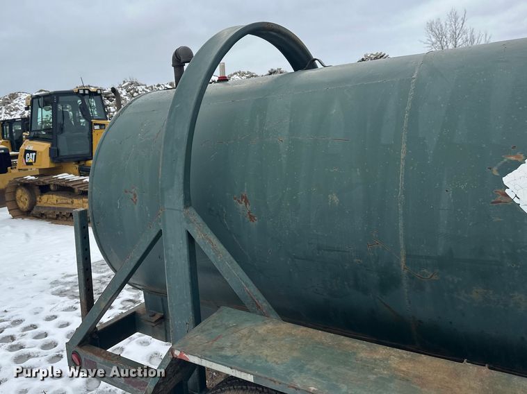 image for item FK1652 Fuel tank trailer