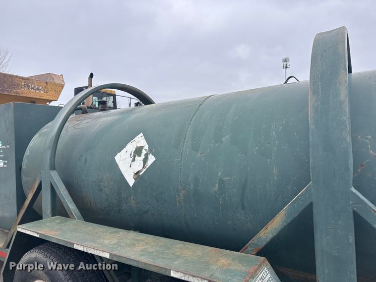 image for item FK1652 Fuel tank trailer