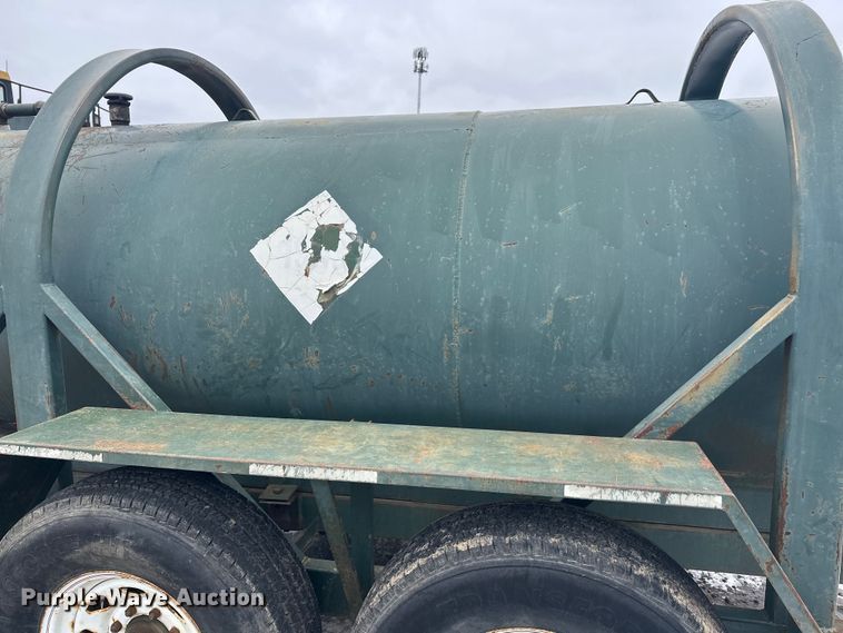 image for item FK1652 Fuel tank trailer