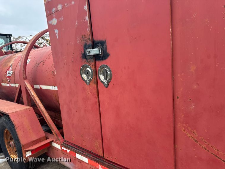 image for item FK1654 Fuel and lube trailer